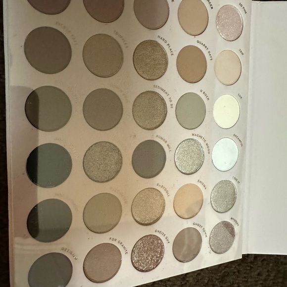 SOLD - Colourpop Stone Cold Fox shadow palette - Picture 4 of 4